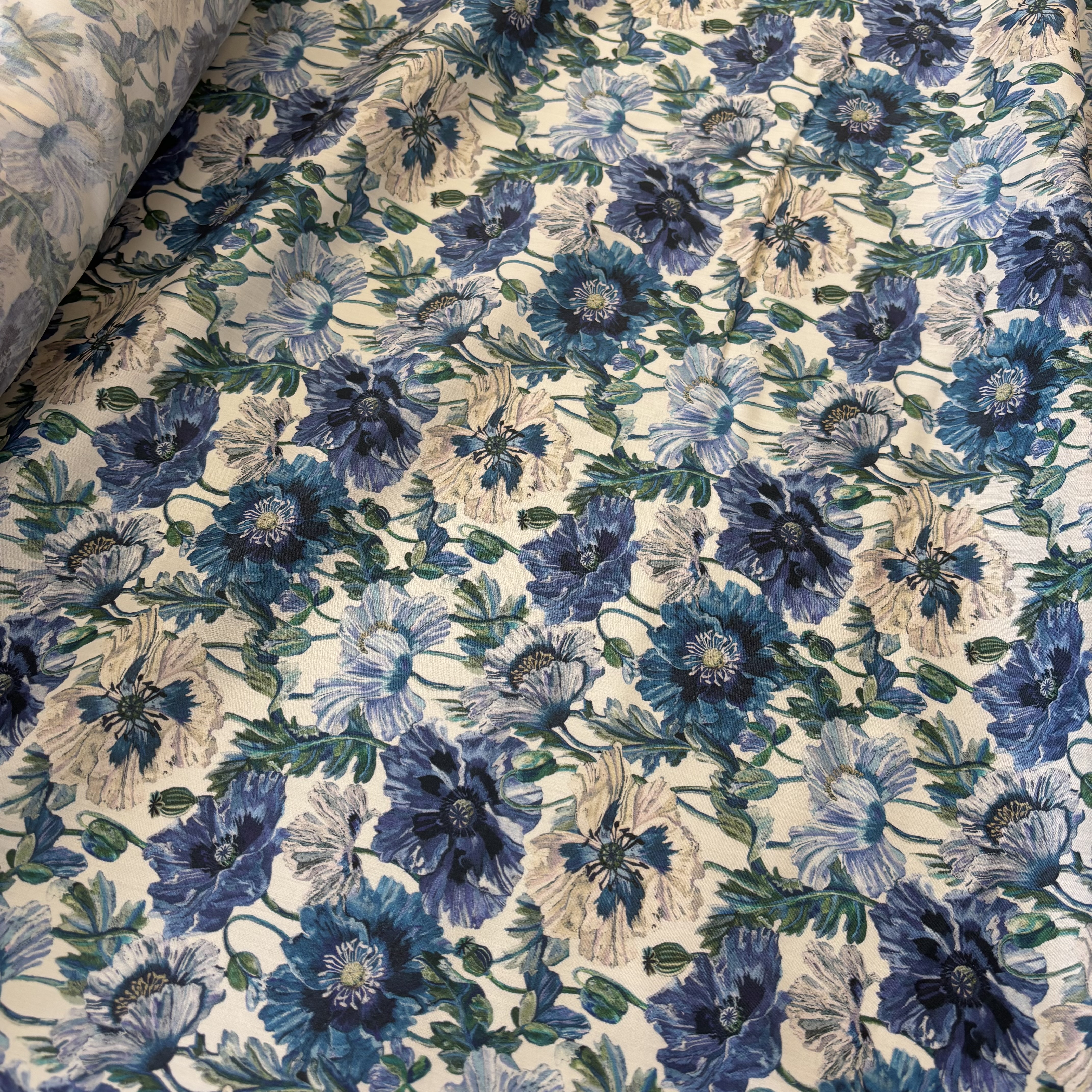 Liberty Fabric blaue Blumen Poppy Amelie