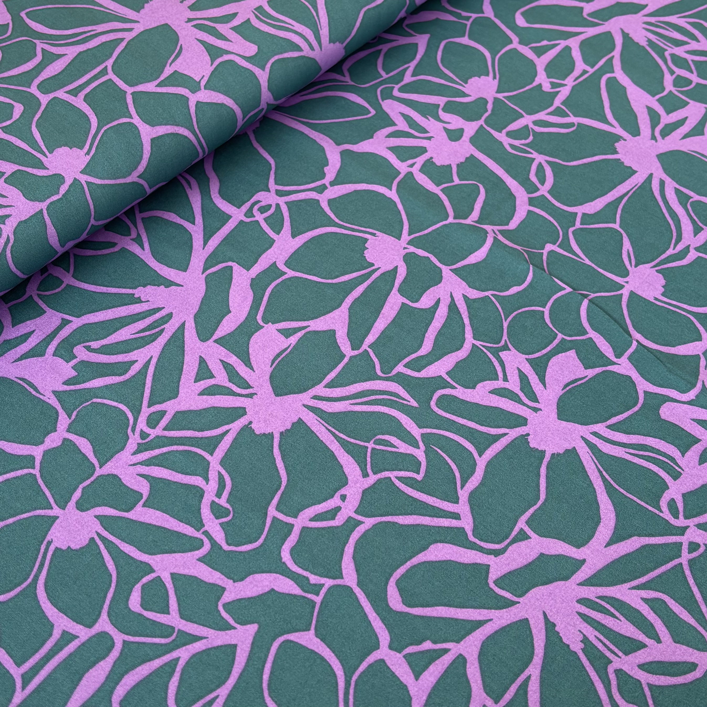 Baumwollsatin Satin grün rosa gemustert