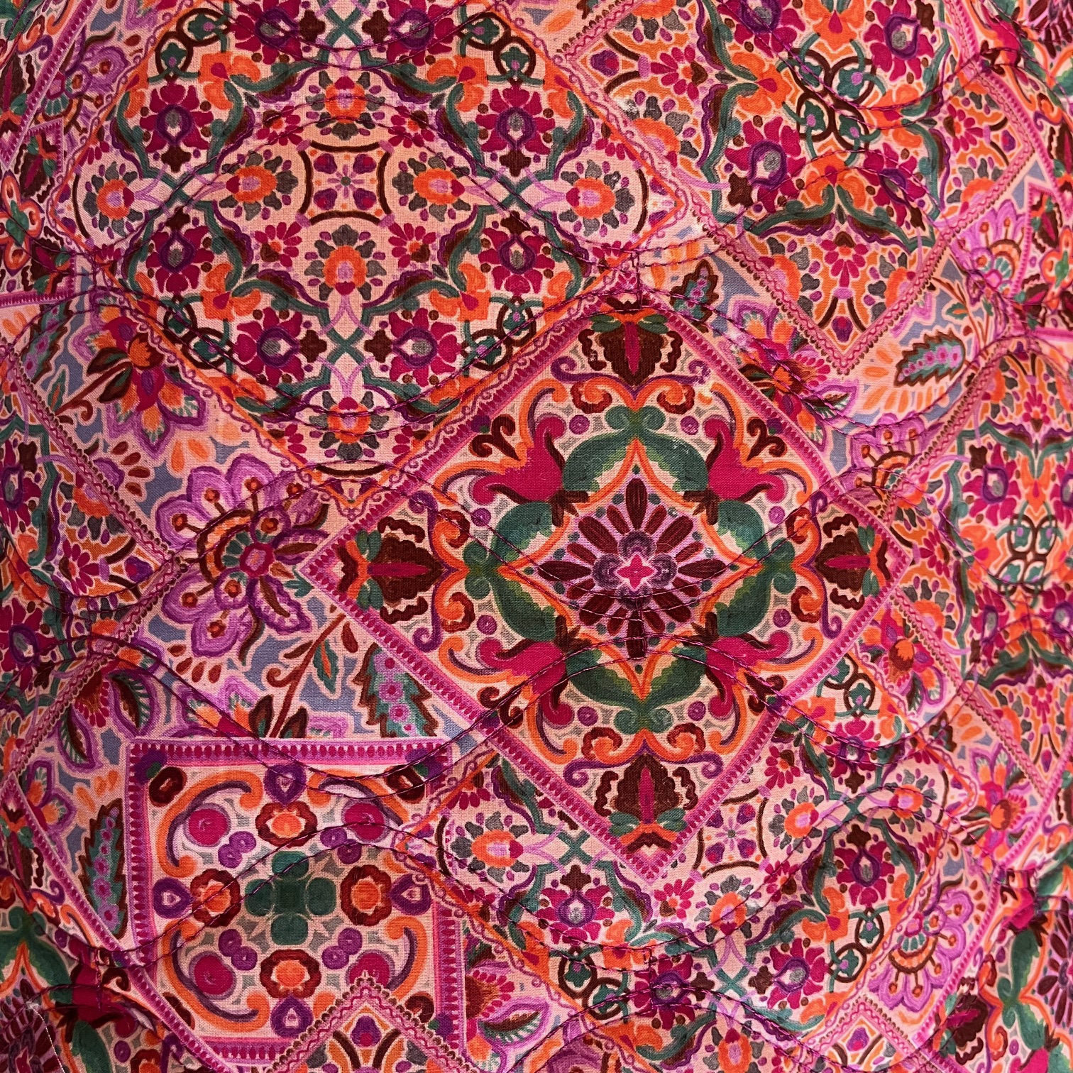 Gesteppter wattierter Stoff pink gemustert