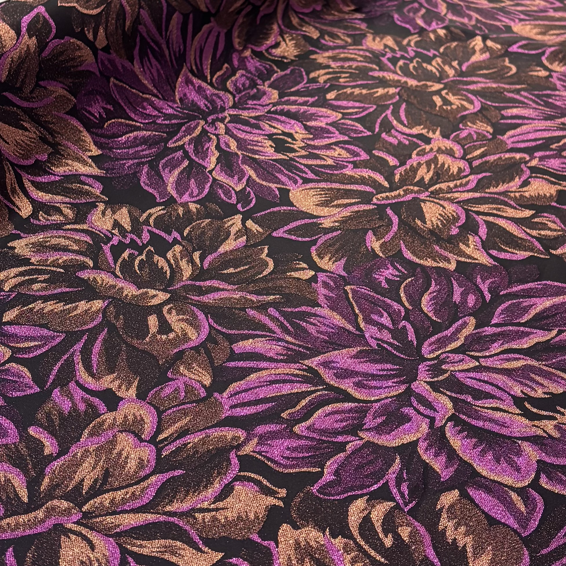 Jacquard schwarz rosa mit goldenen Blumen