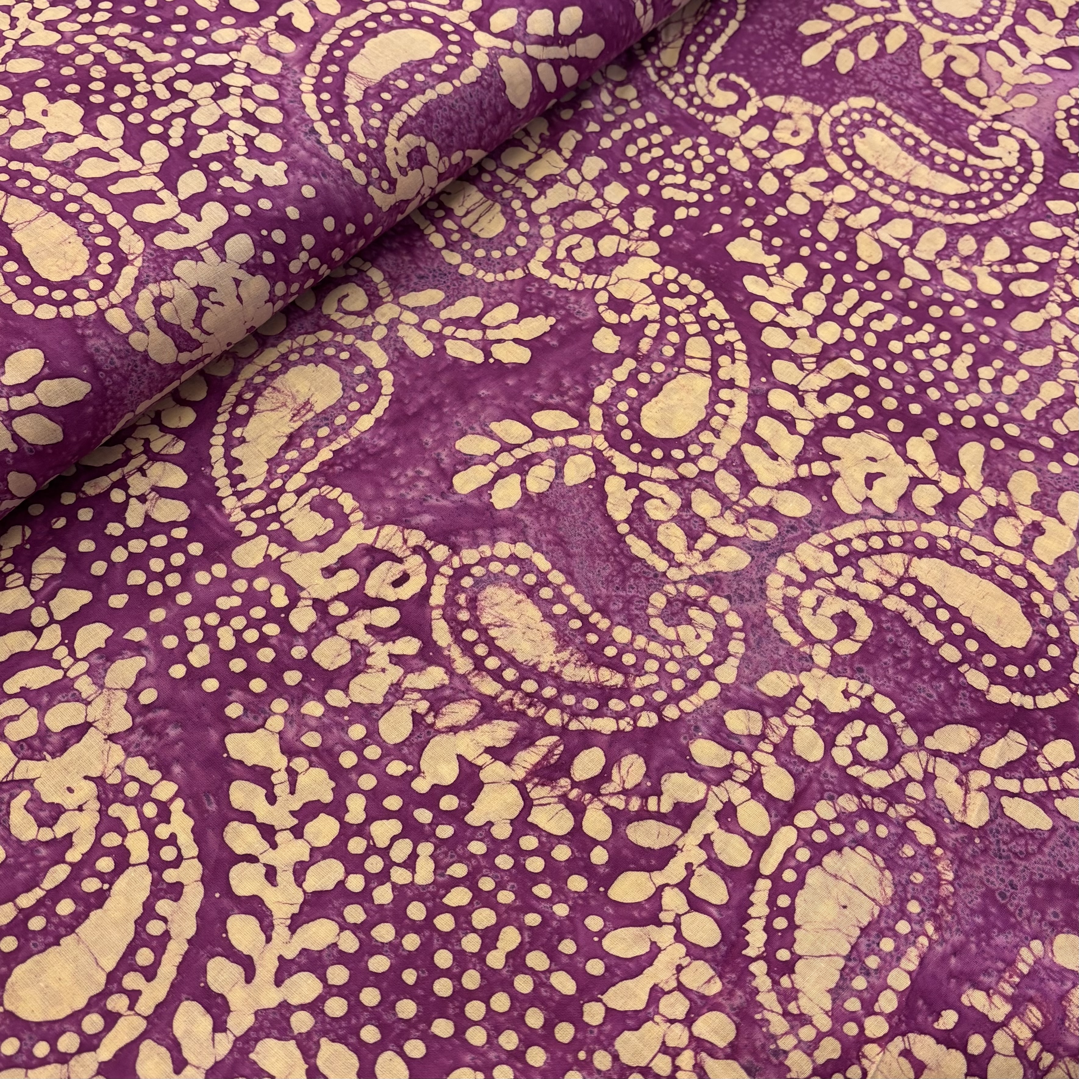 Baumwolle Batik lila beige Paisley 