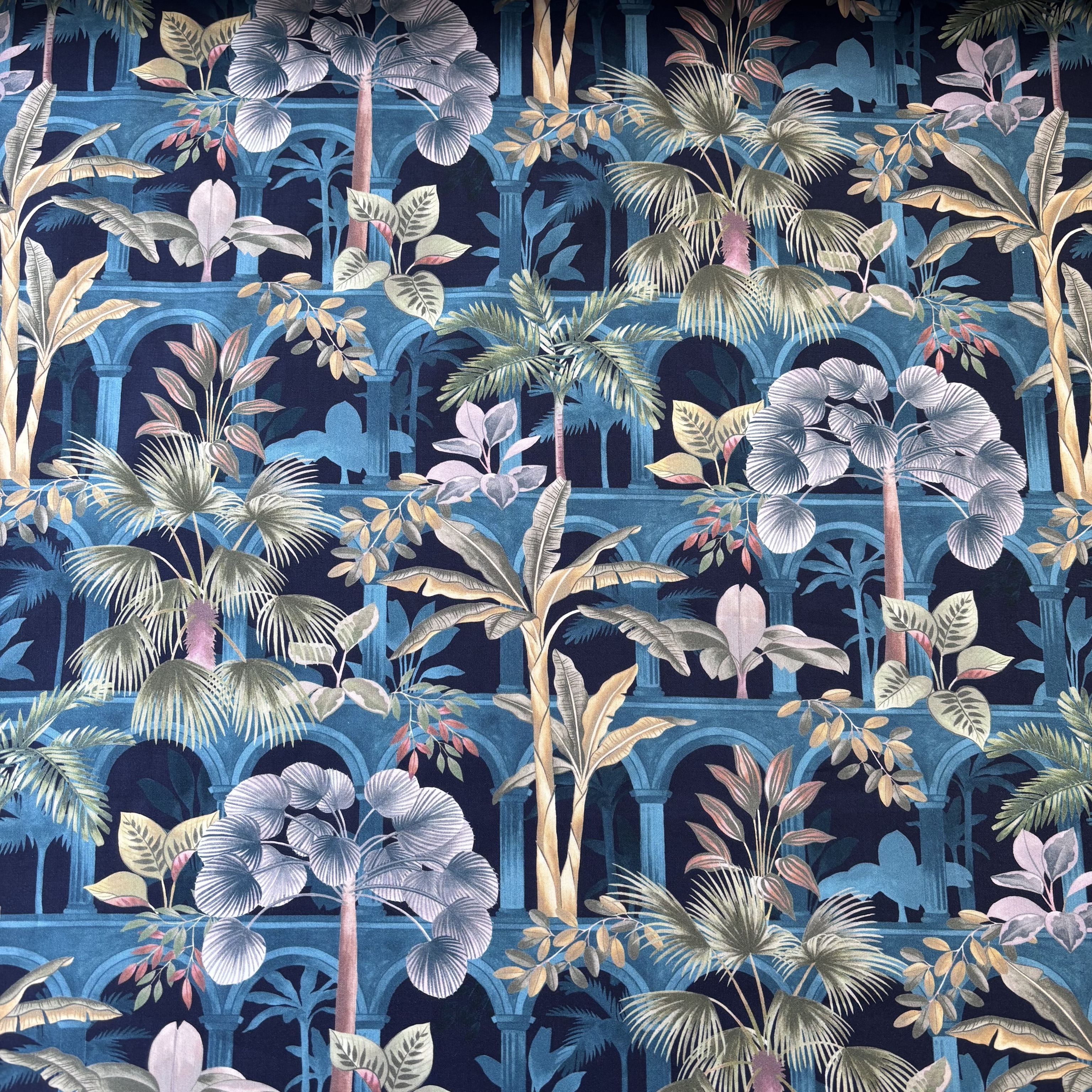 Liberty Fabric schwarz blau gemustert