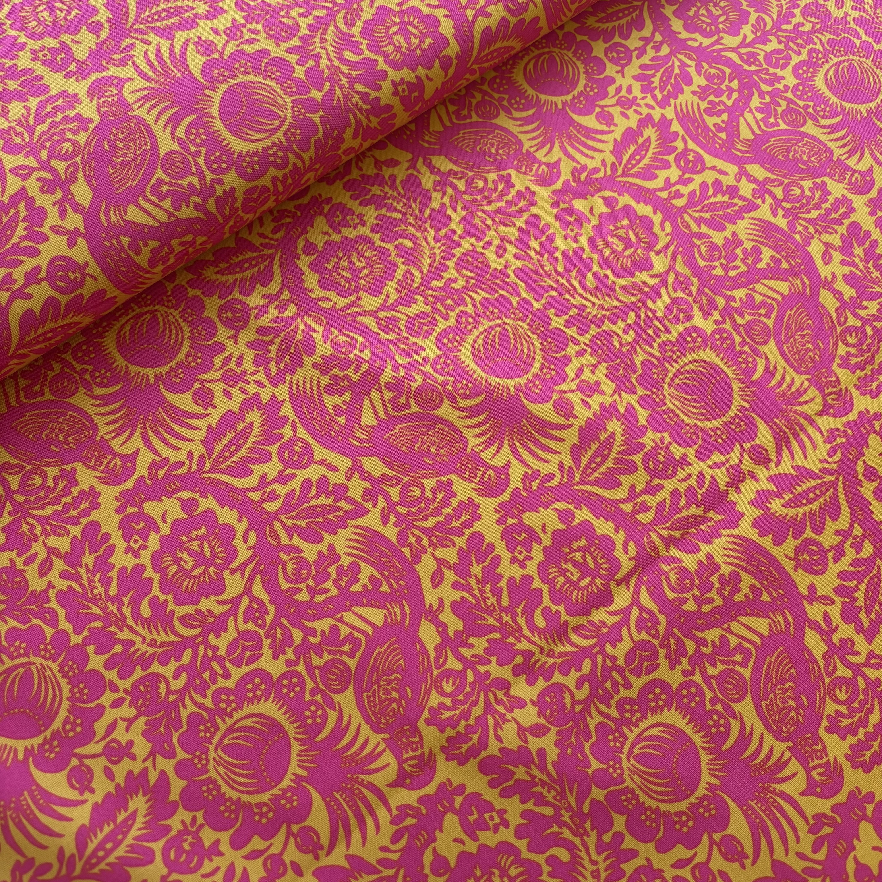 Baumwolle Baumwollstoff gelb pink mit Vögeln gemustert