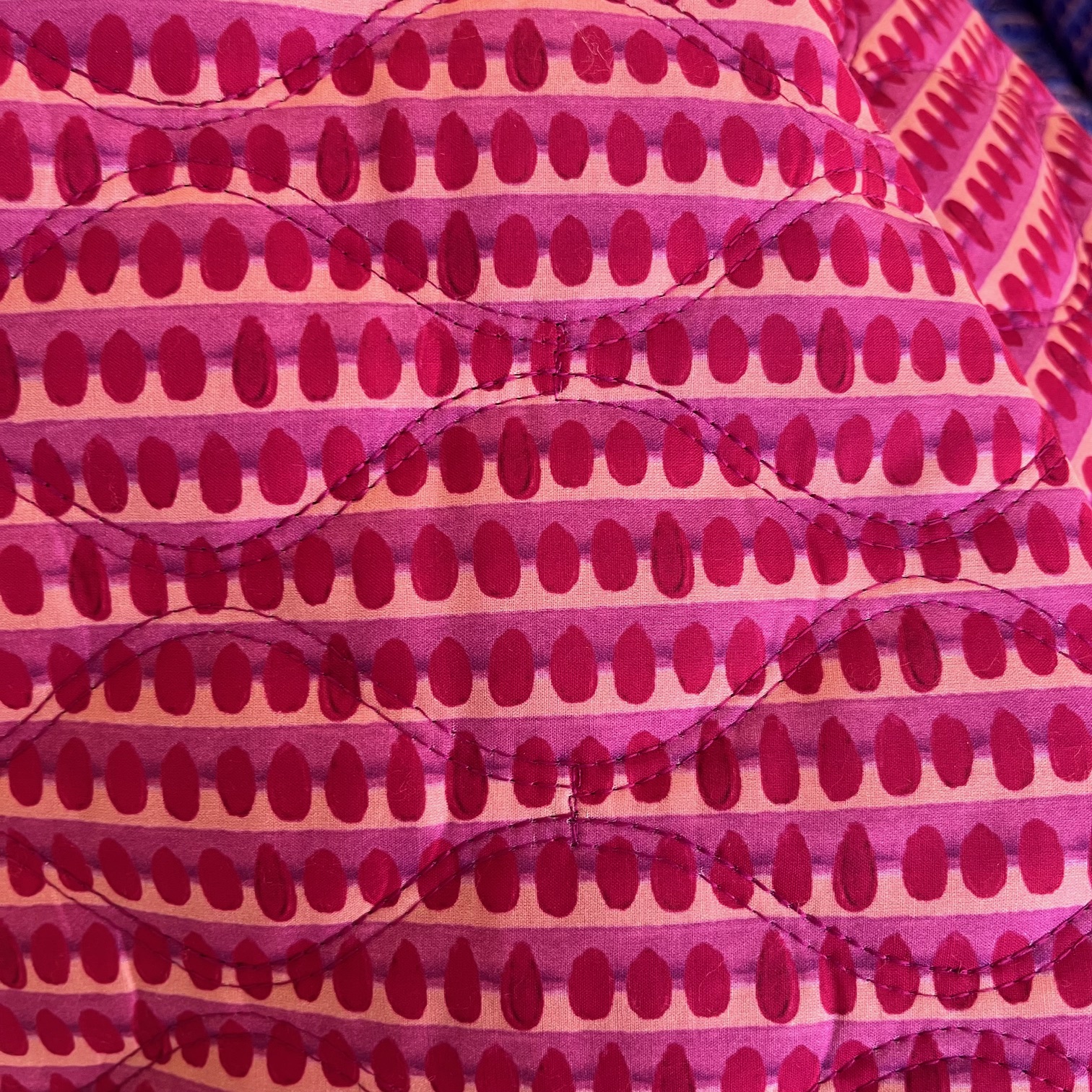 Gesteppter wattierter Stoff pink gemustert