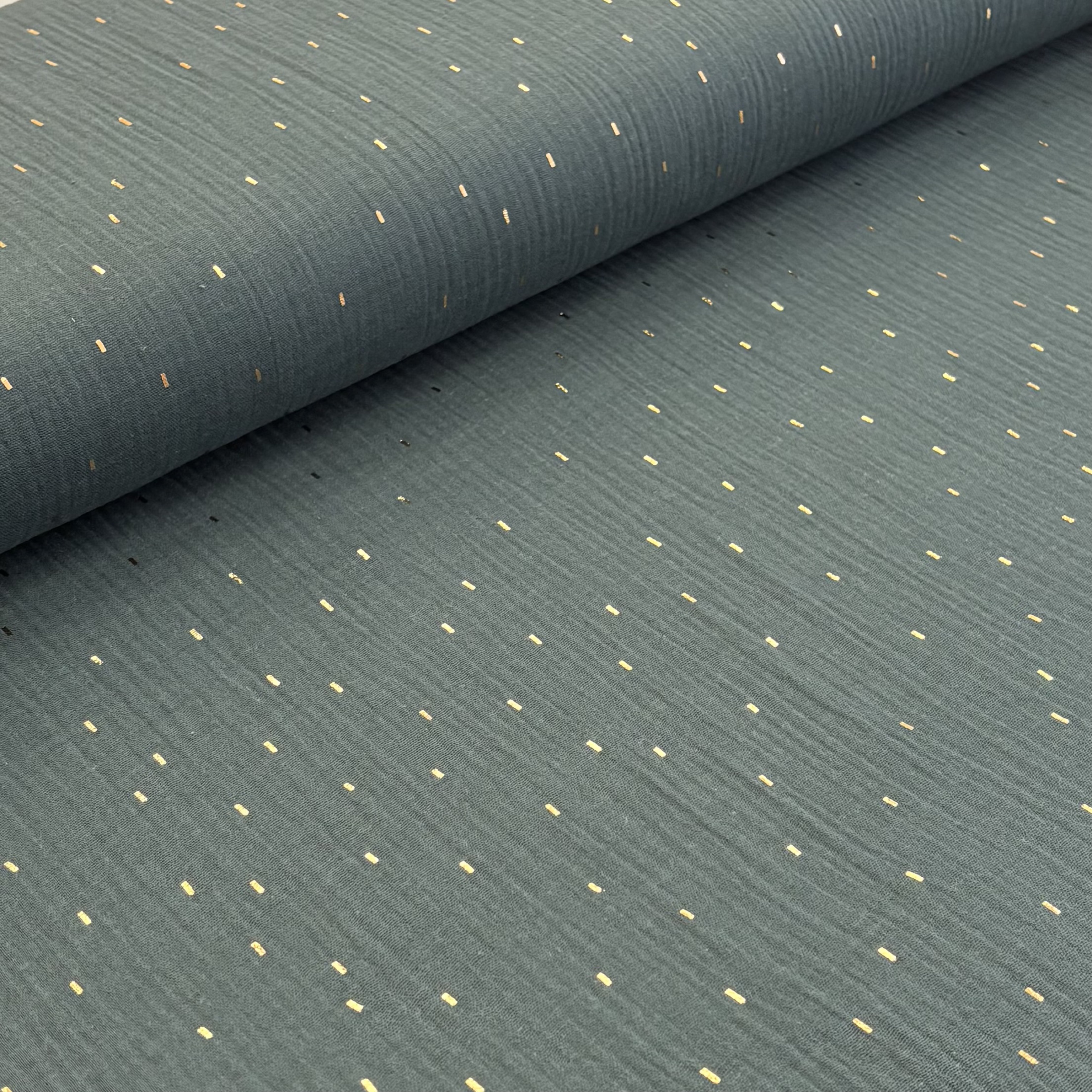 Musselin Musselinstoff Double Gauze grün mit goldenem Muster