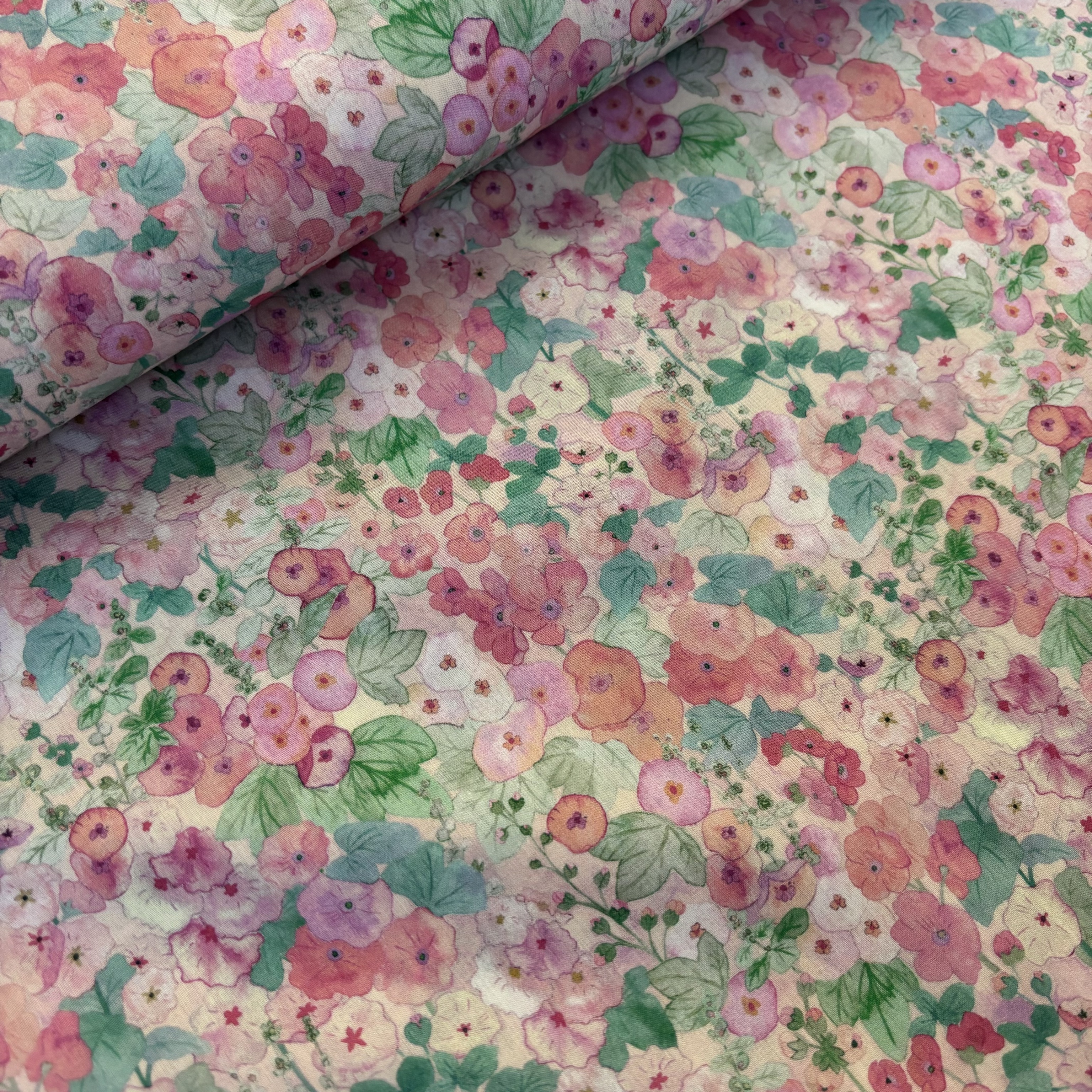 Liberty Fabric Hollyhocks rosa Blumen