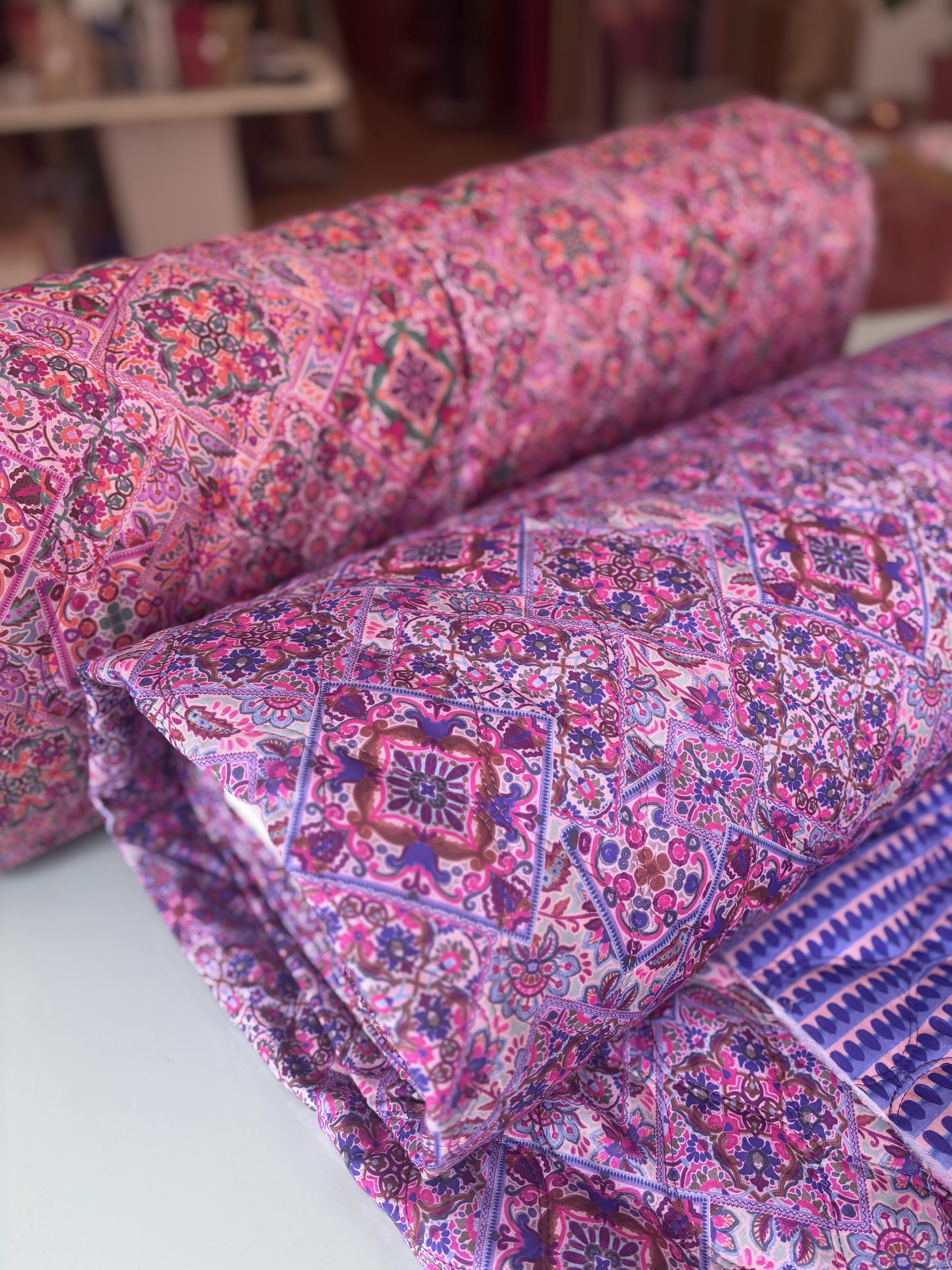 Gesteppter wattierter Stoff pink gemustert