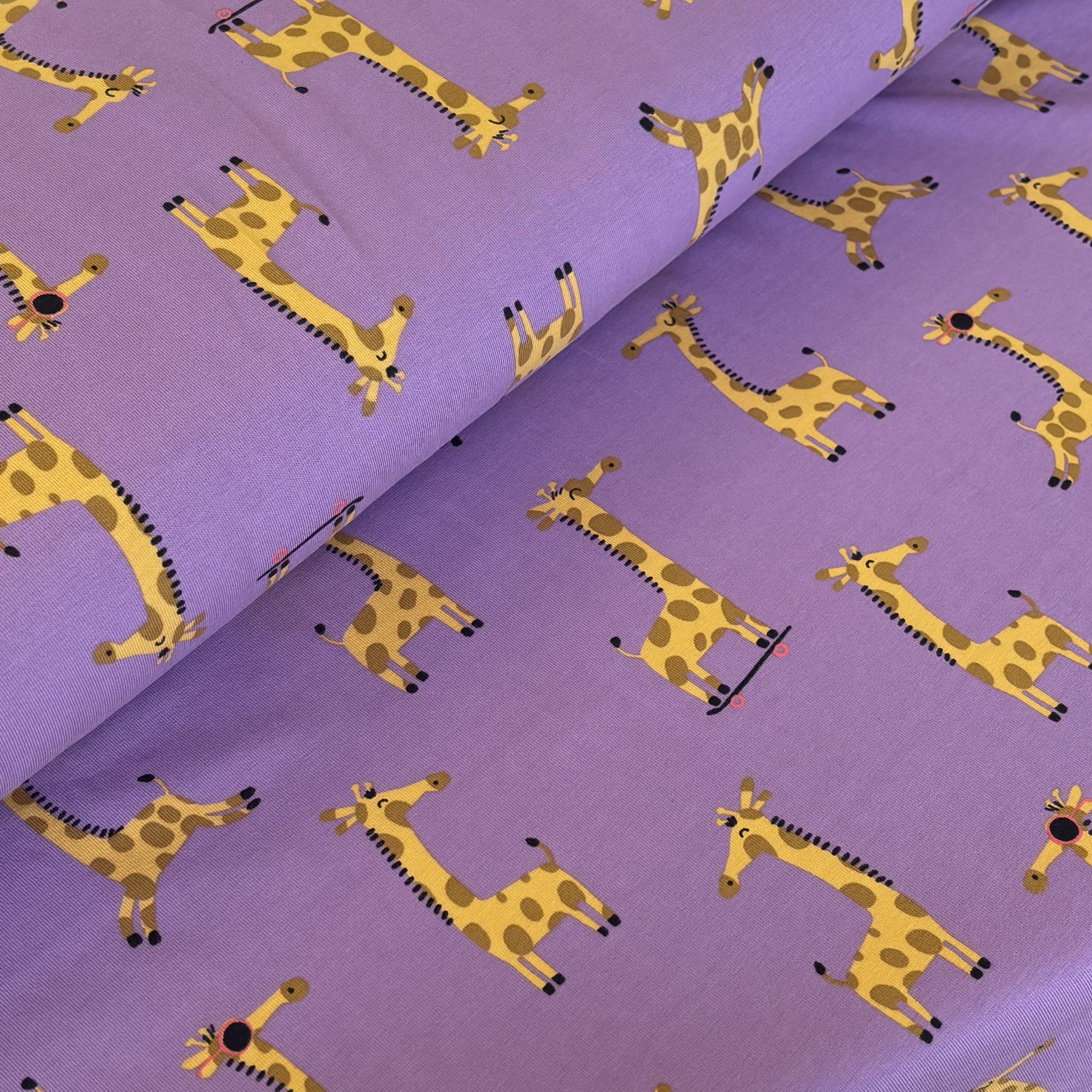 Jersey lila mit Giraffen