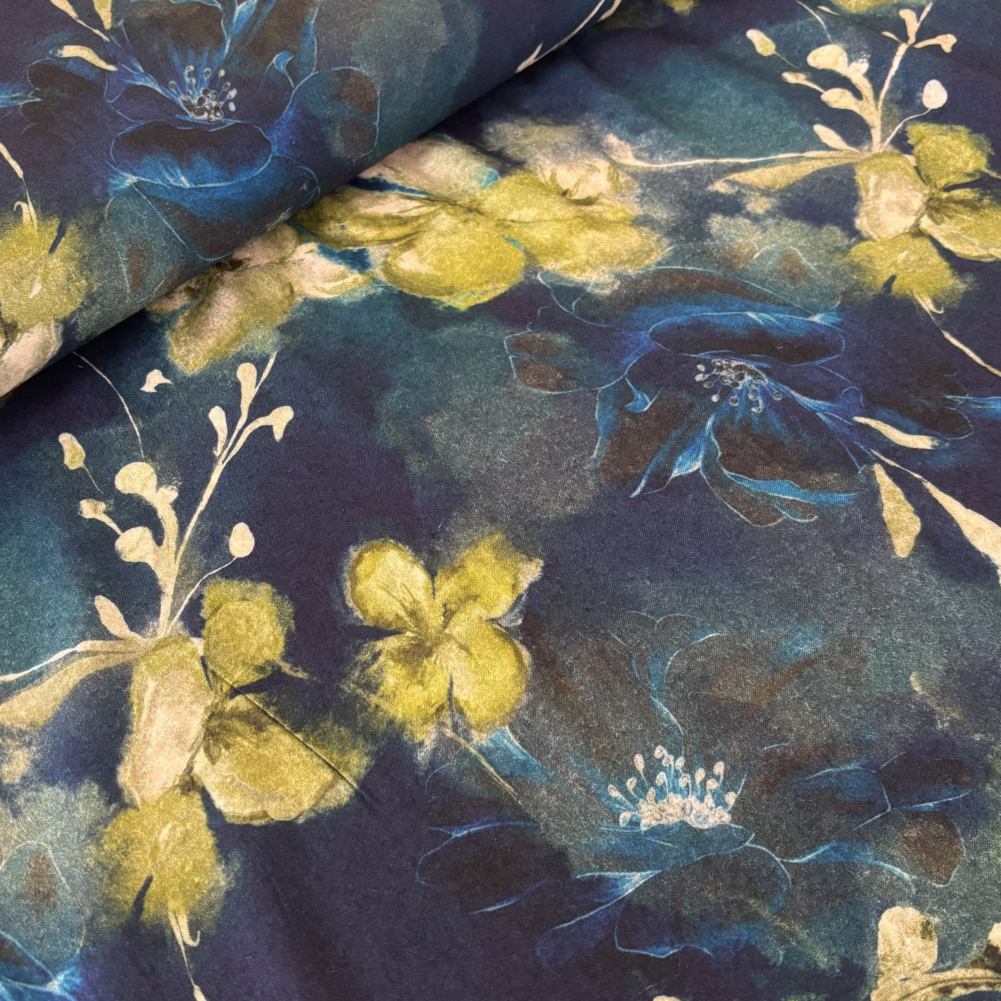 Viskose blau grün floral 
