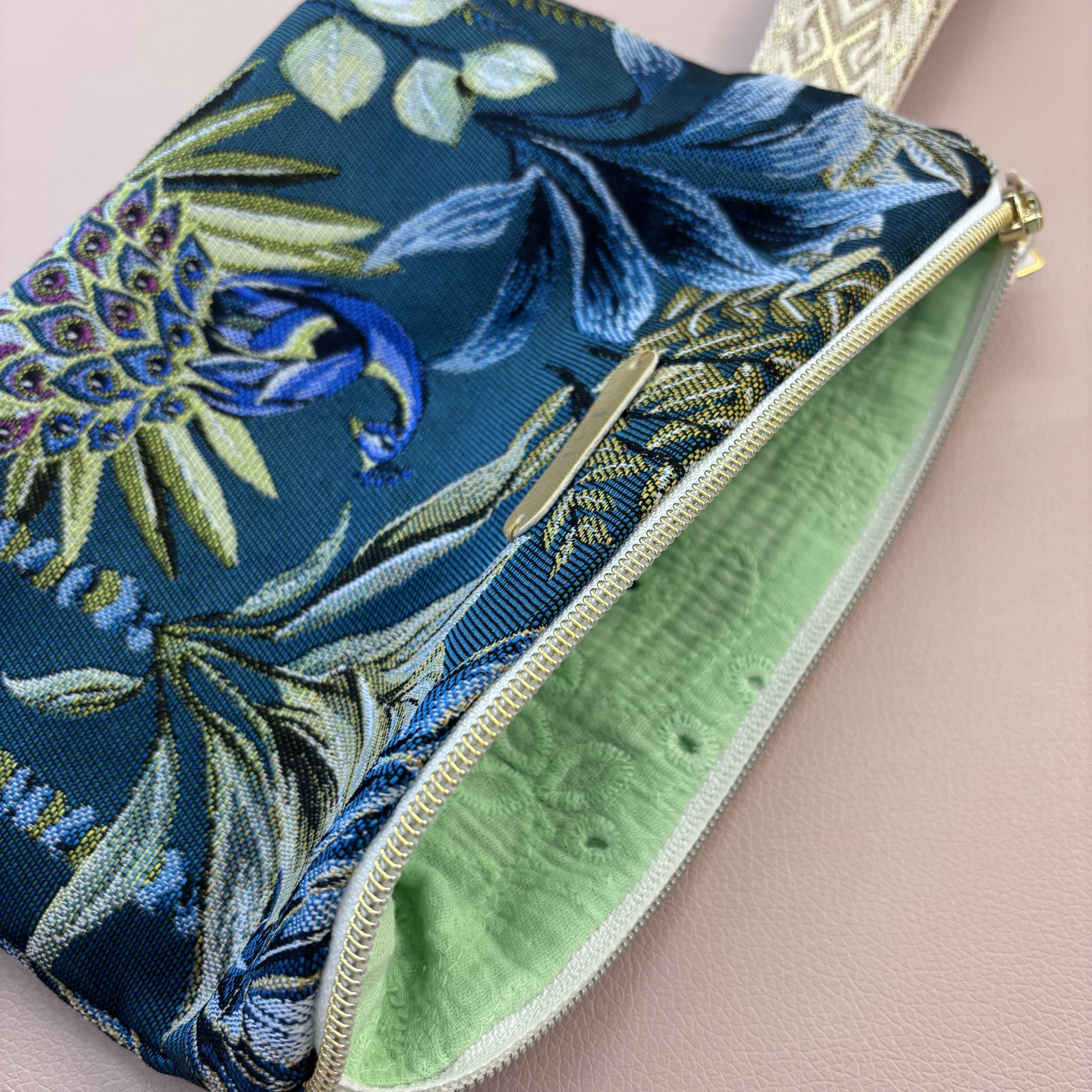 Tasche Handtasche Wiesntasche petrolfarben mit Pfau Unikat 