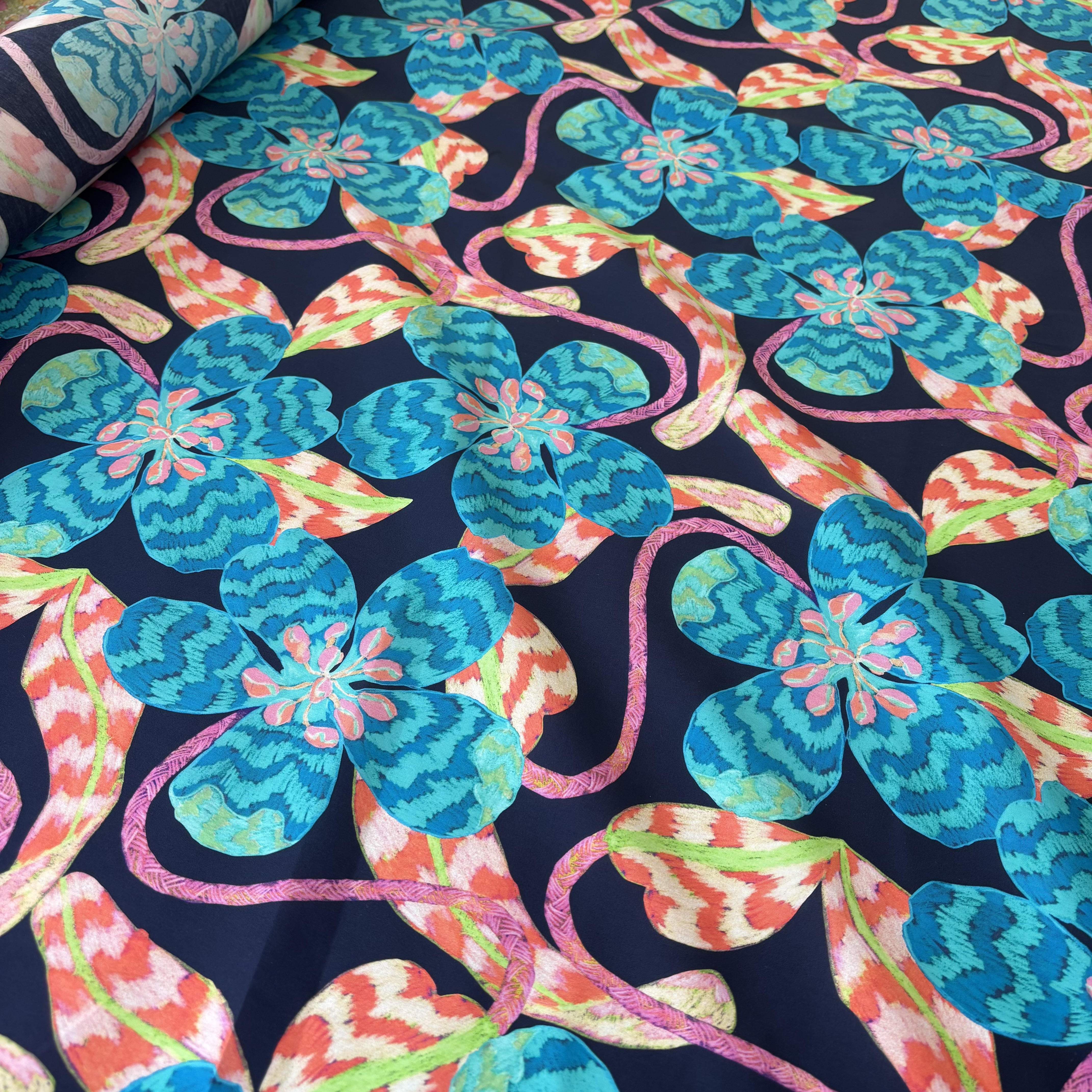 Liberty Fabric Leading Lady türkise Blumen