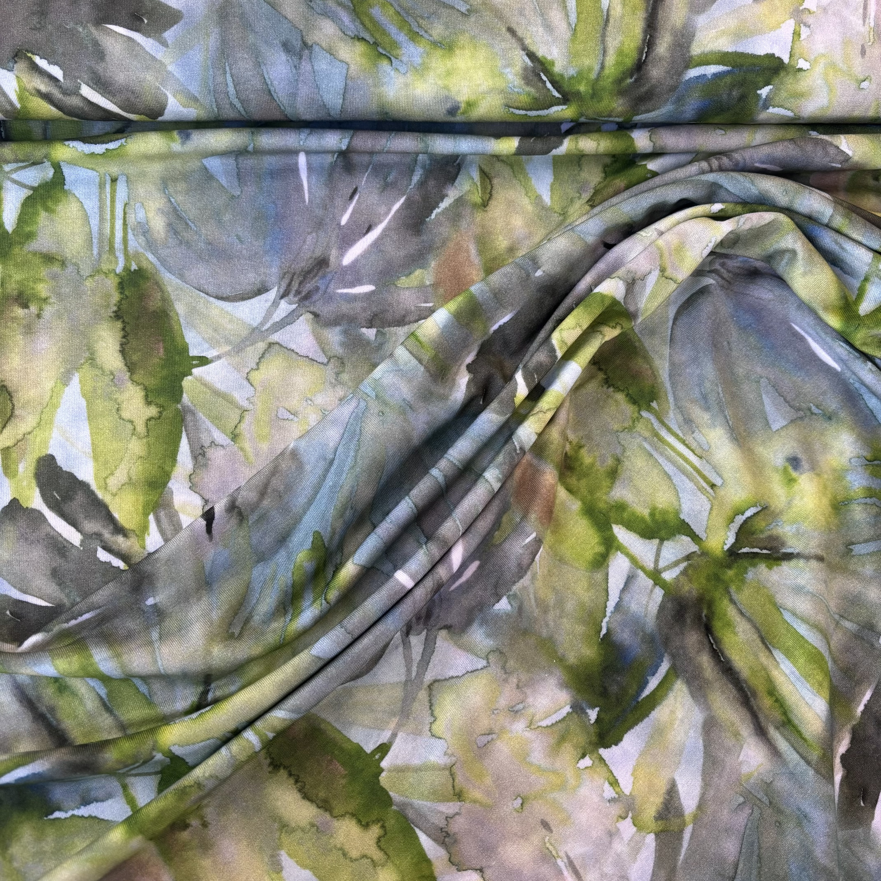 Jersey Viskosejersey grün mit Blättermuster