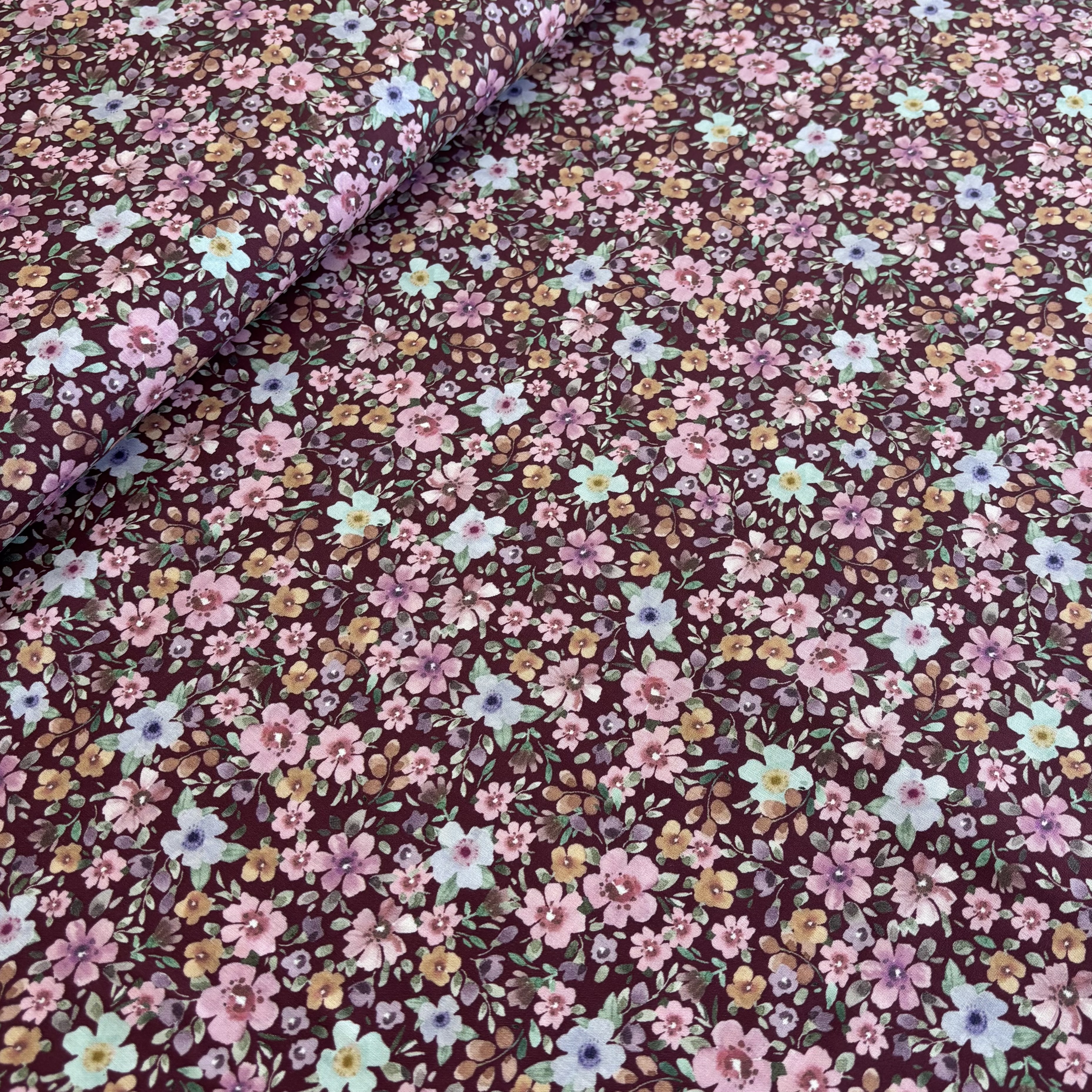 Baumwolle rot mit Blumen