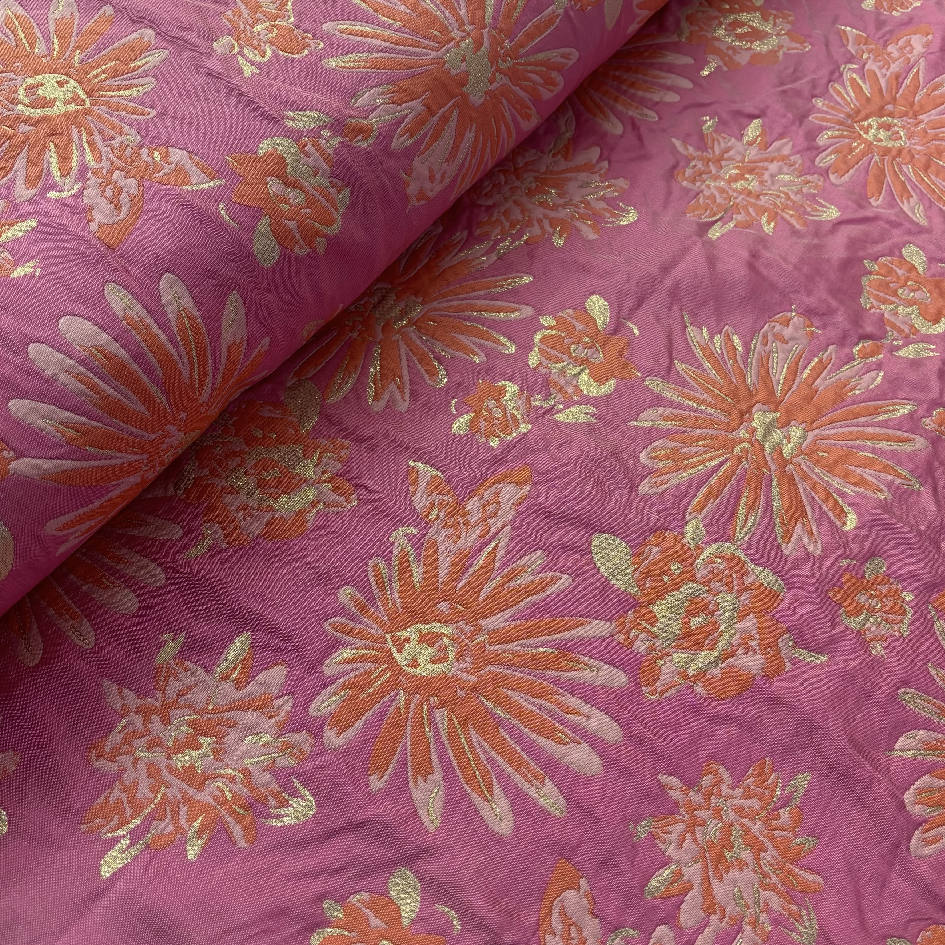 Jacquard rosa orange mit goldenen Blumen