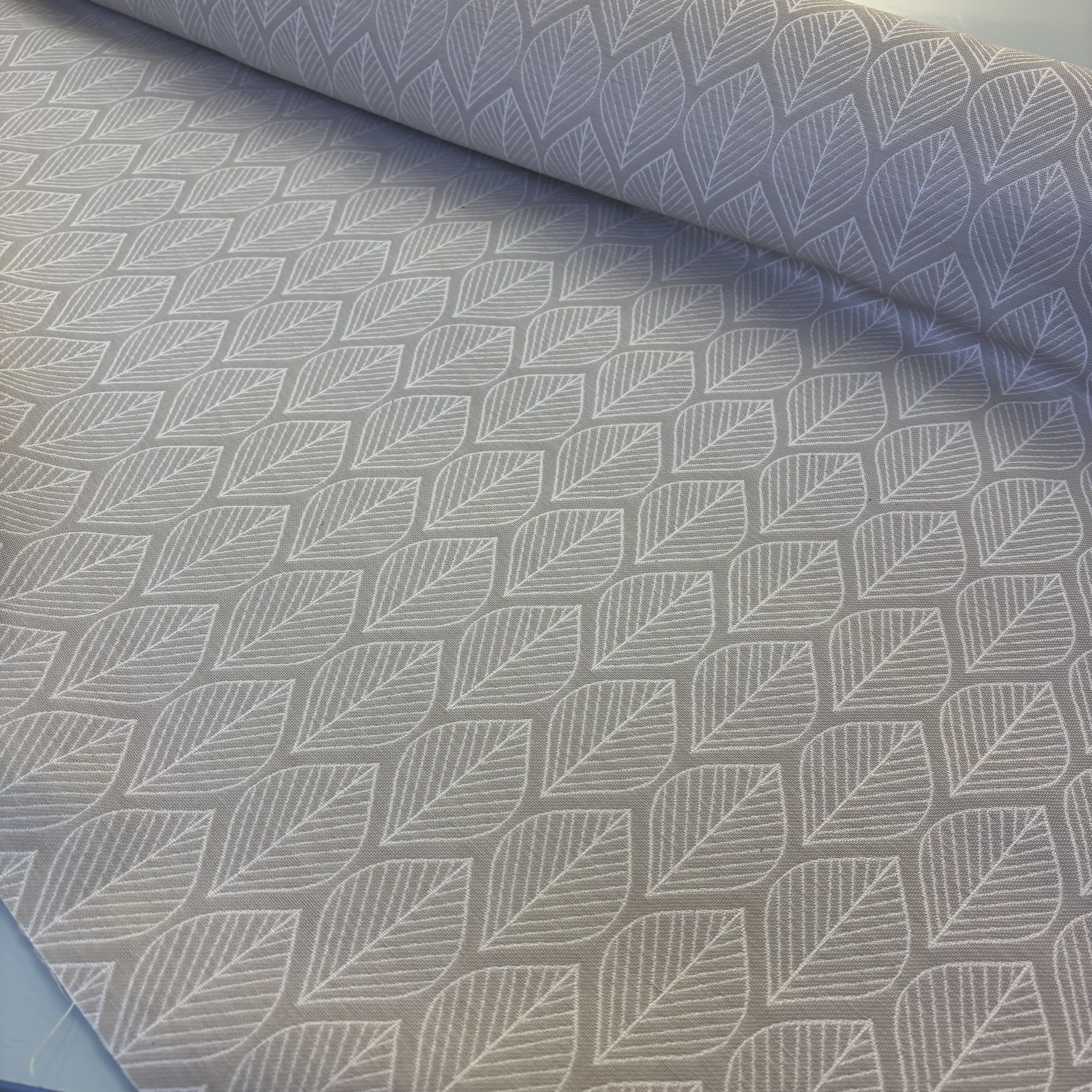 Jacquard beige mit Blättern Dekostoff 