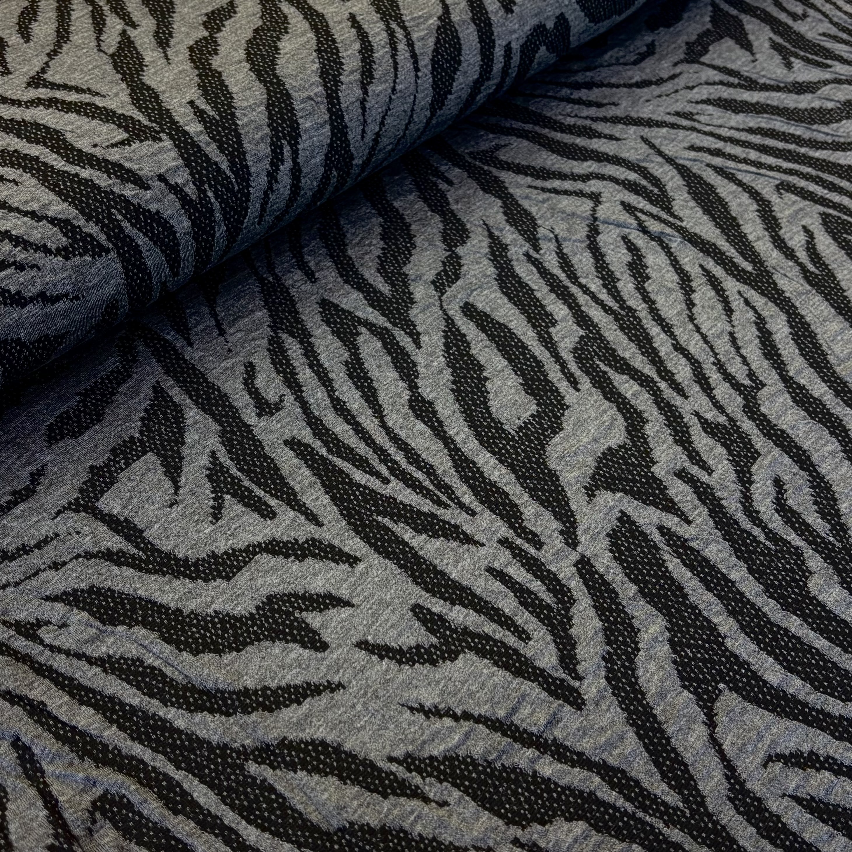 Strickstoff schwarz grau Zebra
