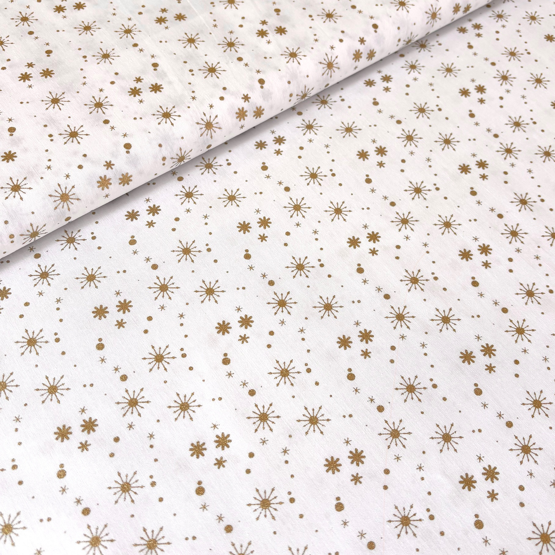 Baumwollstoff Weihnachtsstoff weiß mit goldenen Sternen