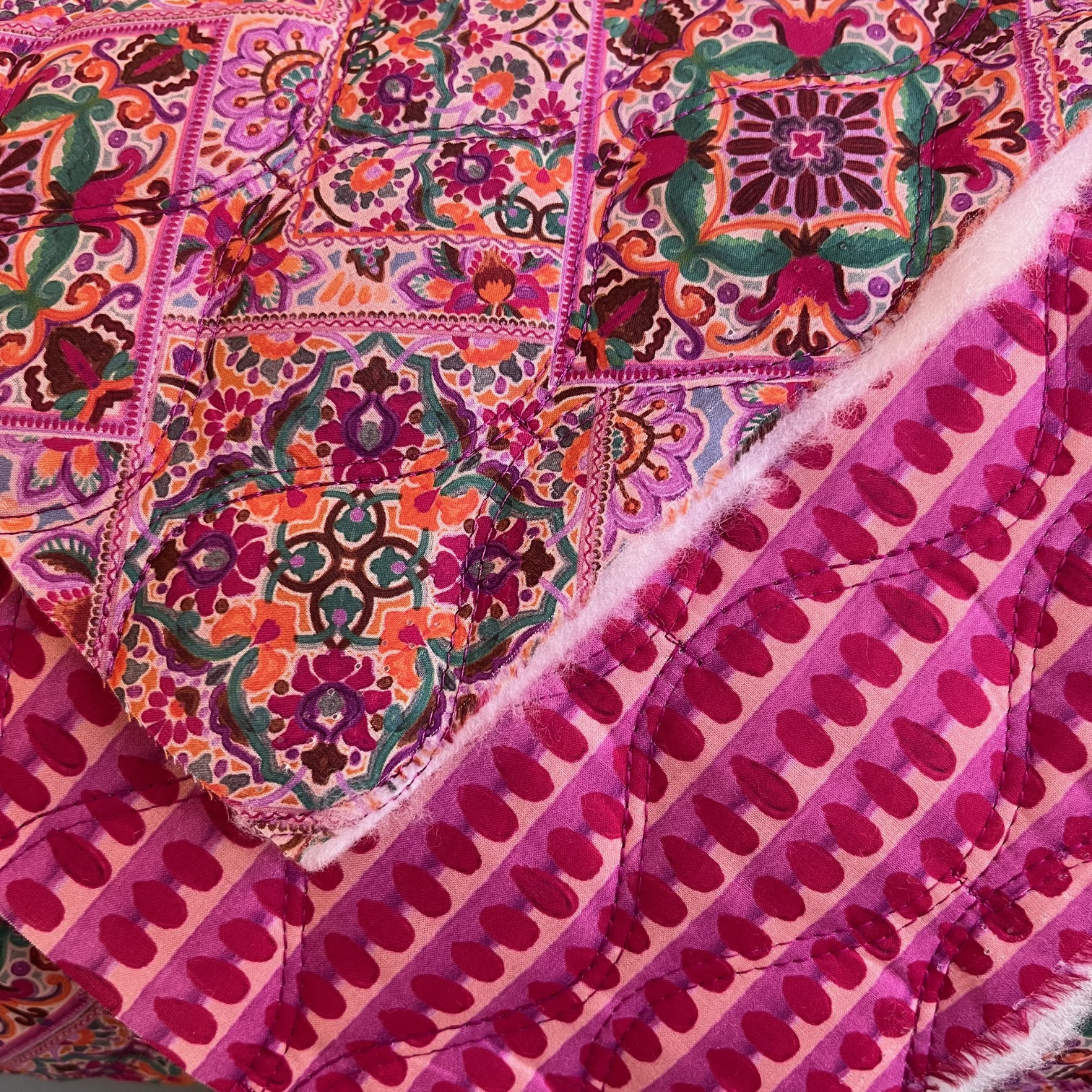 Gesteppter wattierter Stoff pink gemustert